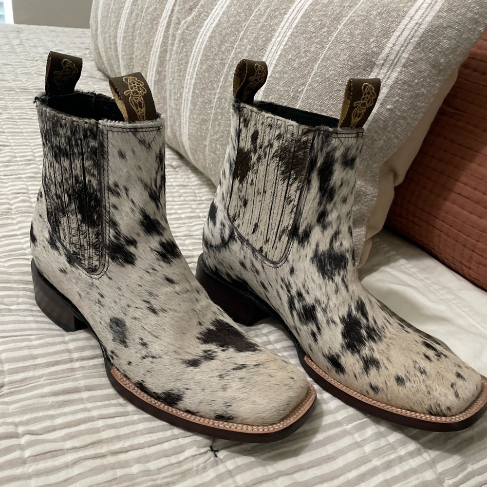 Cowhide Boots Women’s 12 Or Men’s 10